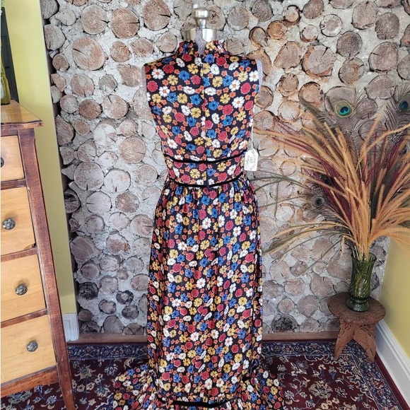 Vintage 1970's. Floral maxi velvet detail, ruffled neckline. US8P - Picture 2 of 2